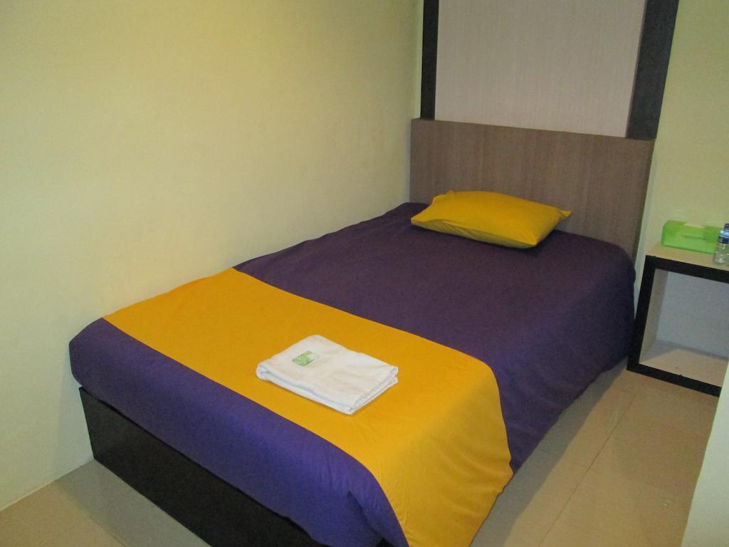 Green Leaf Inn Понтианак Стая снимка